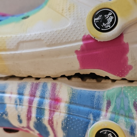 Tie Dye Lined Crocs - Picture 10 of 12